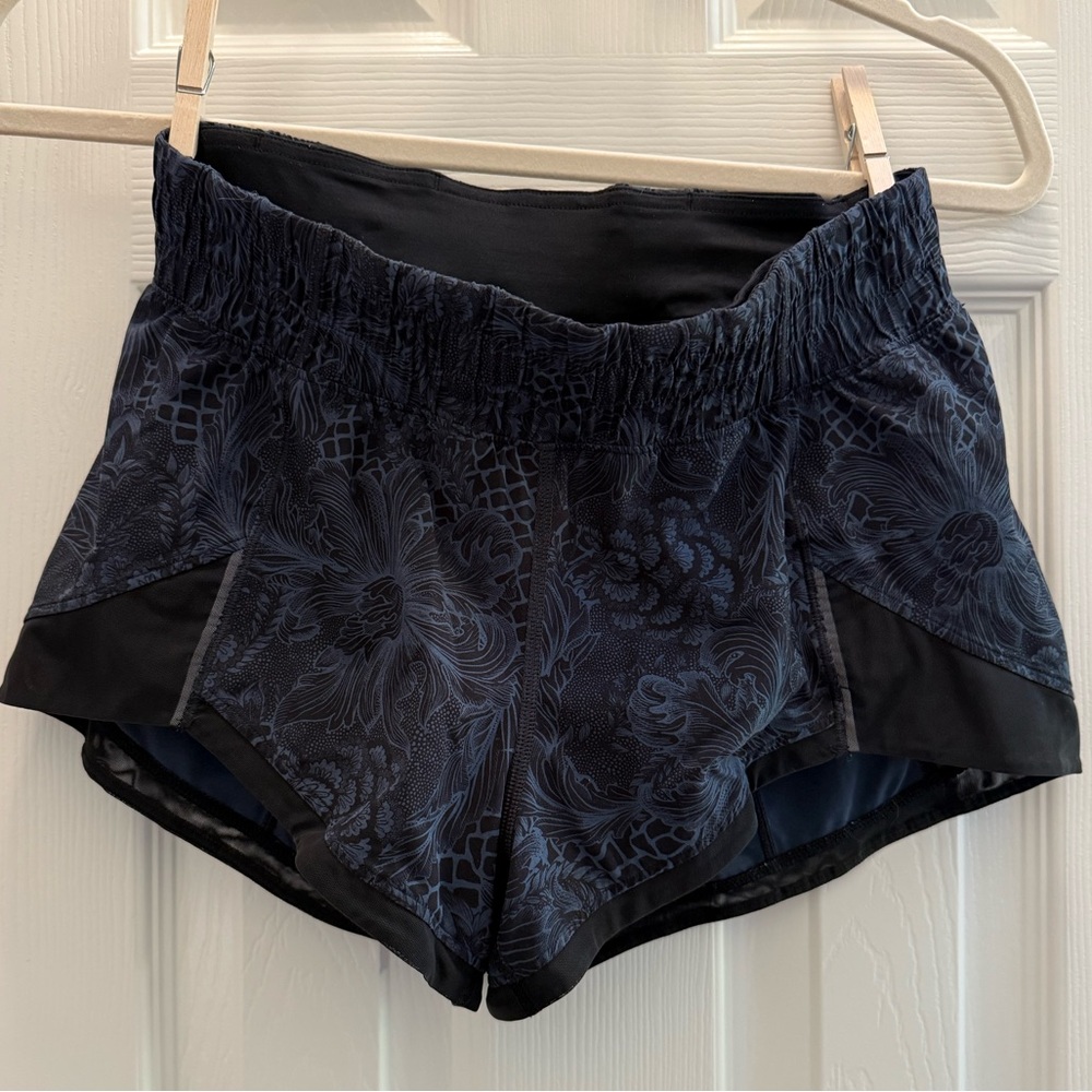 Lululemon Miles Ahead Short Nouveau Mach Floral Size 4. Blue/navy
